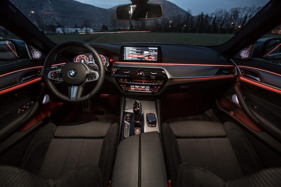 Торпедо BMW 530d xDrive Sedan M Sport 2017 года  (WW) (фото 31 из 41)
